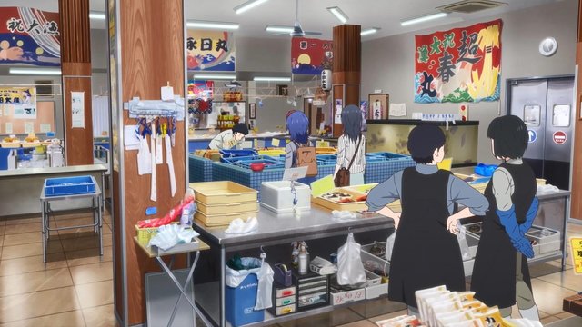 Fresh experience at a fishing port direct-sale shop